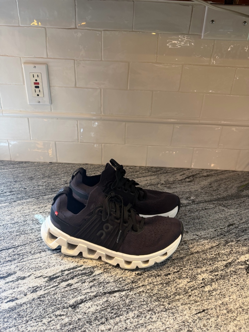 Women’s On Cloud Swift Size 8